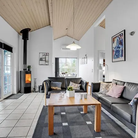 3 Bedroom Beautiful In Holiday home Norre Nebel