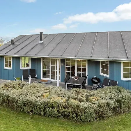 3 Bedroom Beautiful In Holiday home
