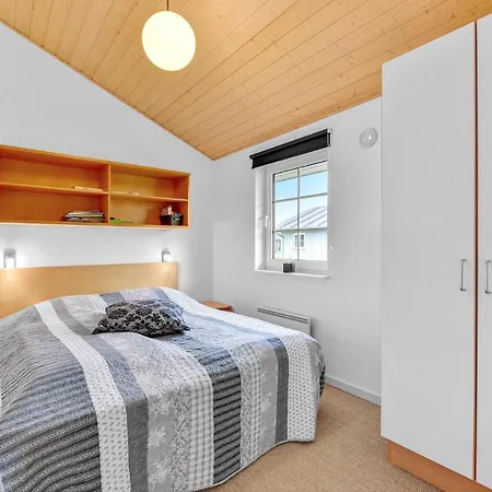 Dom wakacyjny 3 Bedroom Beautiful In