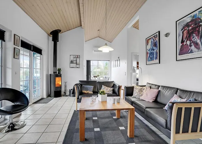 3 Bedroom Beautiful In Σπίτι διακοπών Nørre Nebel